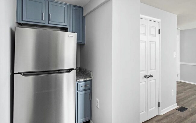 Building Photo - 1721 Springhouse Ct