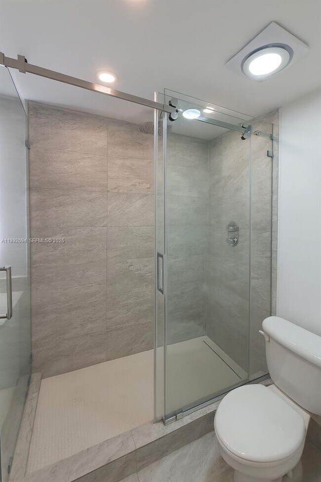 Foto del edificio - 445 SW 11th St