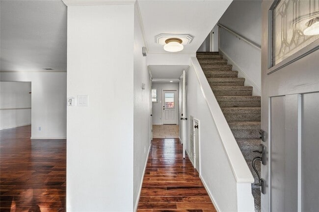 Building Photo - 1801 Broken Shoe Cove