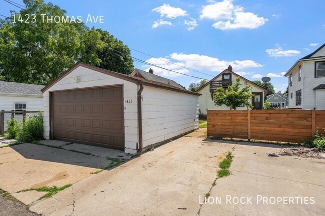 Foto del edificio - 1423 Thomas Ave W