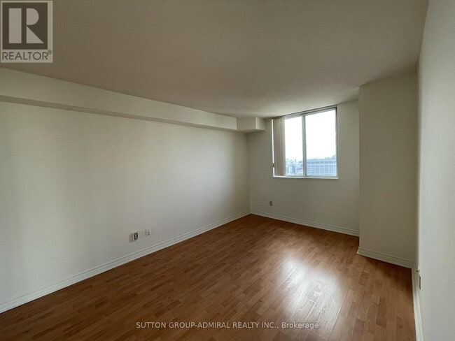 Photo du bâtiment - 736 Bay St.