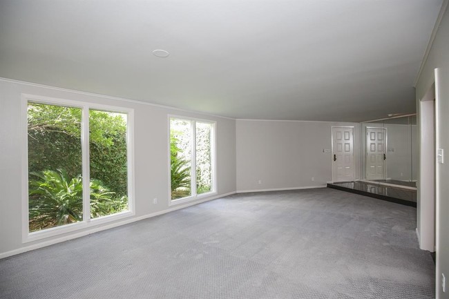 Foto del edificio - 6301 Deerwood Rd
