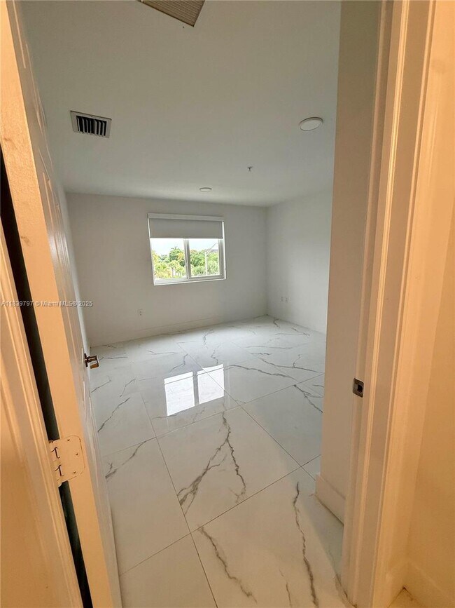 Foto del edificio - 11150 NW 82nd St