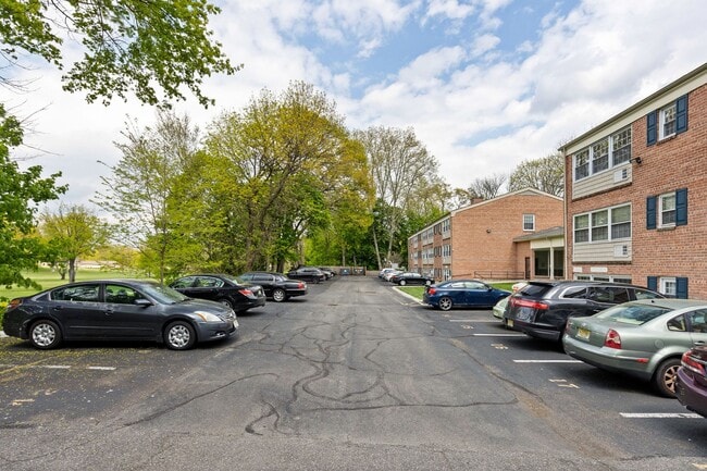 Building Photo - 747 Valley Apartments