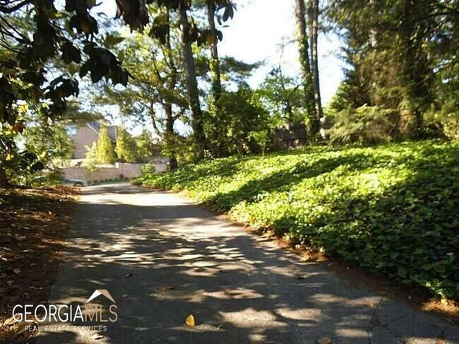 Foto del edificio - 4004 Lower Roswell Rd