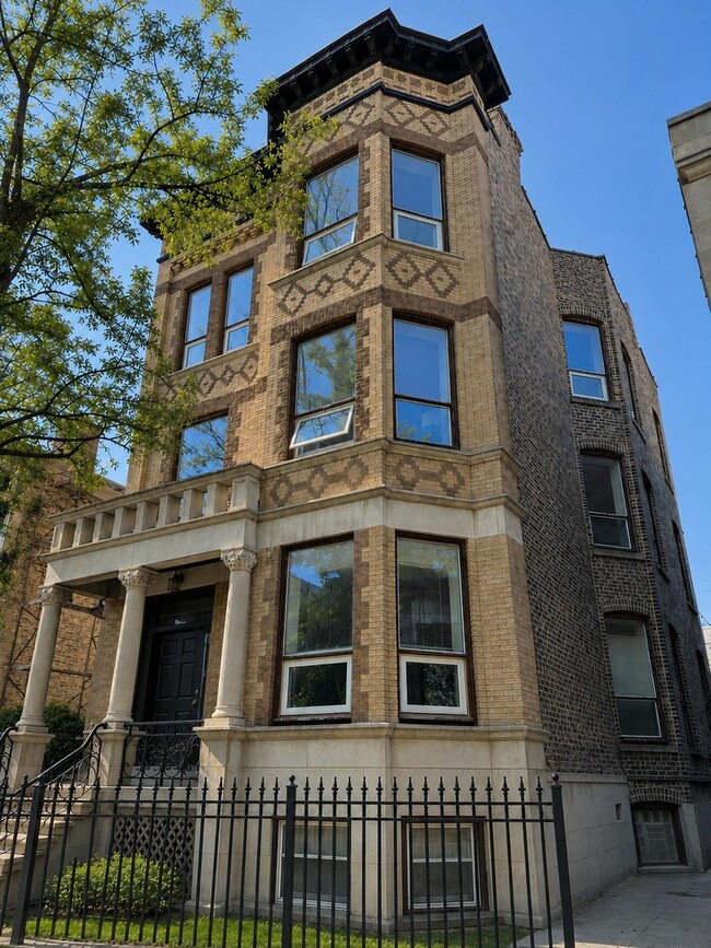 Building Photo - 848 W George St