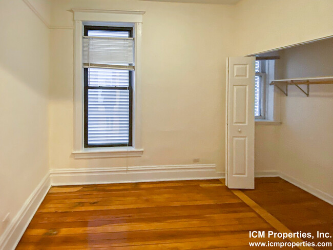 Building Photo - 3350 N Kenmore Ave