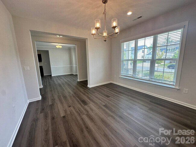 Building Photo - 1139 Overlake Dr