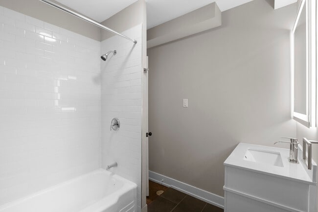 Building Photo - 2618 N Mozart St