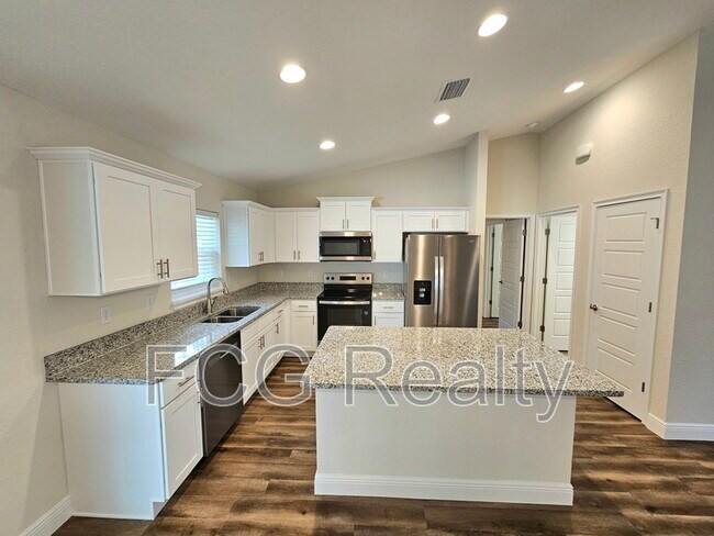 Building Photo - 661 E Vercelli Ln