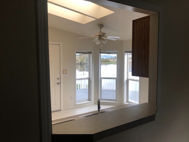 Foto del edificio - Nice Manufactured home set on a private la...