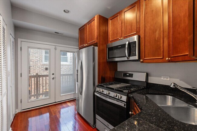 Foto del edificio - 1360 W Greenleaf Ave