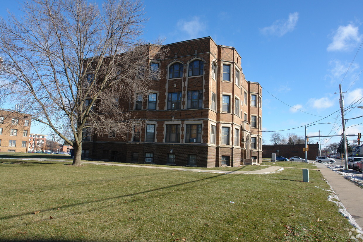 Primary Photo - 3103 University Ave