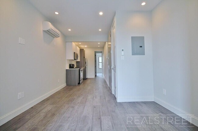Building Photo - 181 Chauncey St