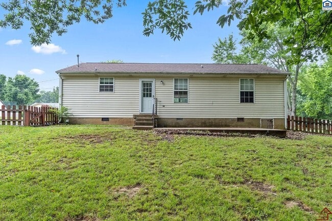 Building Photo - 1907 Roan Dr