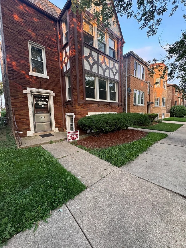 Building Photo - 1623 Oak Park Ave