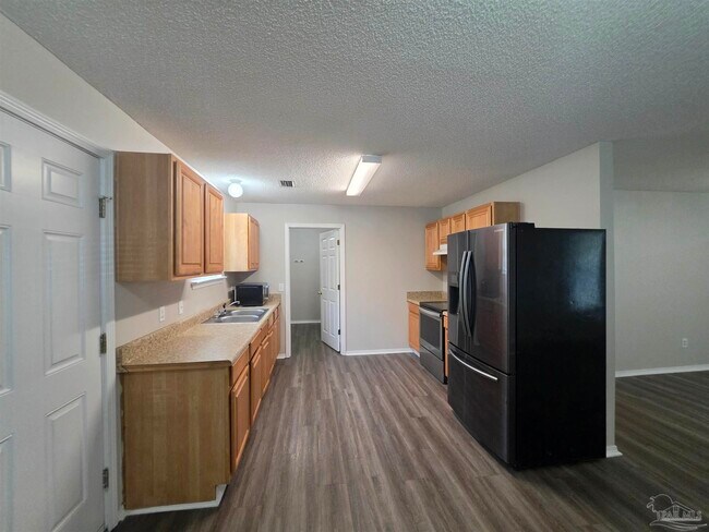 Foto del edificio - 8660 Figland Ave