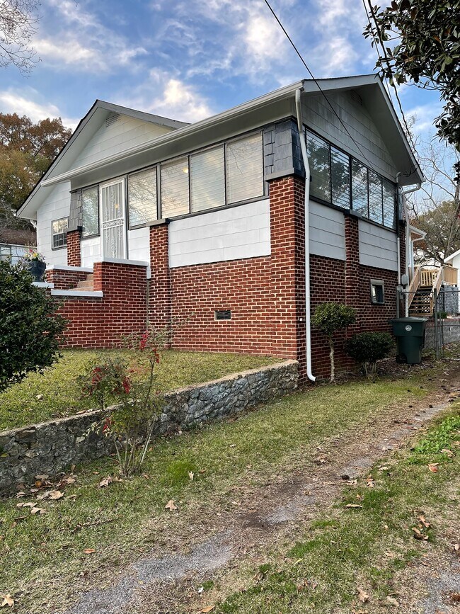 Building Photo - 613 Ledford St