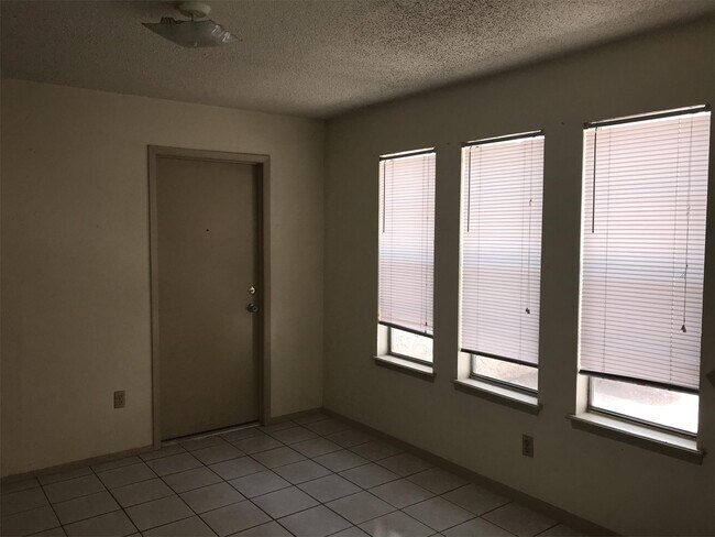 Foto del edificio - 10628 B SPRINGWOOD