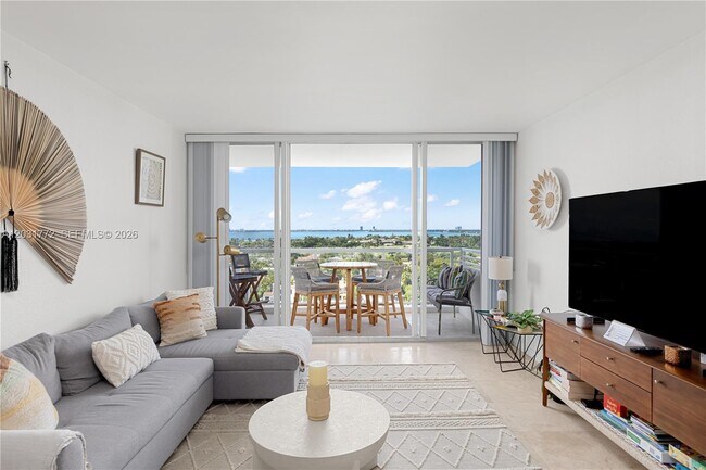 Foto del edificio - 5600 Collins Ave