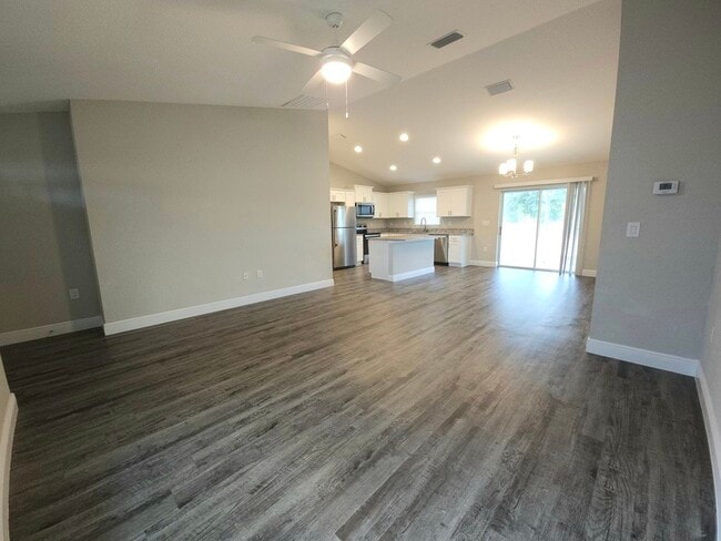 Building Photo - 2 Oak Run Pl