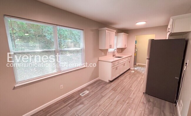 Foto del edificio - 1700 Ashmore Ave
