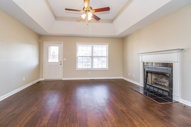 Building Photo - 304 Acorn Ct