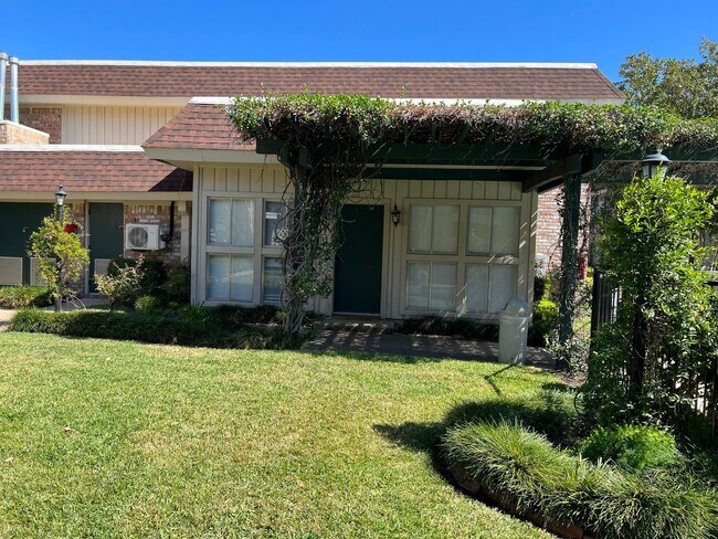 Foto del edificio - 845 Augusta Dr