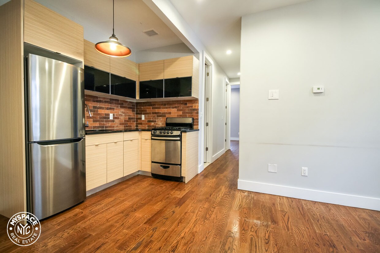 Foto principal - 18-89 Troutman St