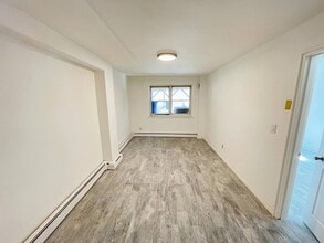 Building Photo - 1080 Rhinelander Ave