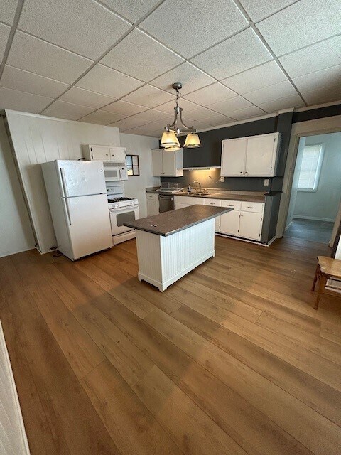 Building Photo - 22 W University Ave