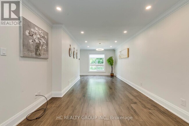 Building Photo - 1097 Grandeur Crescent