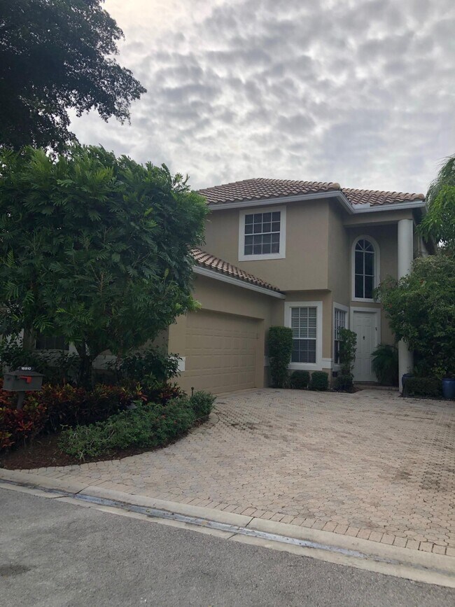 Foto del edificio - 16910 Knightsbridge Ln