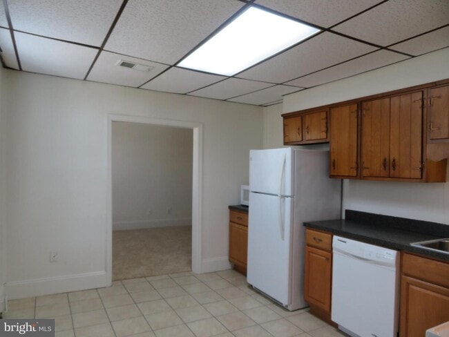 Building Photo - 401 E Patapsco Ave