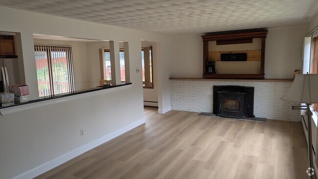 Building Photo - 25 Gilway St