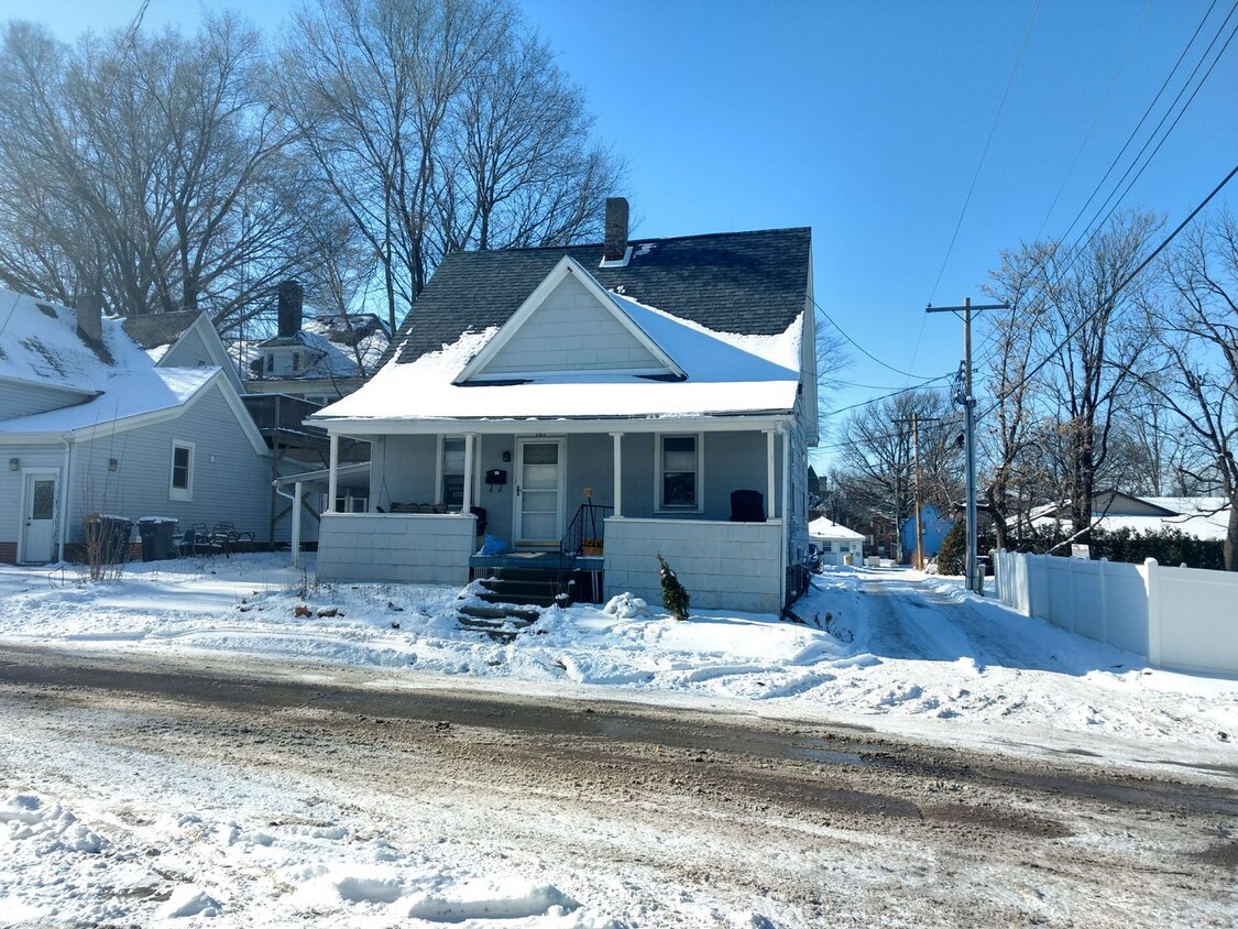 Primary Photo - 4Bedroom/2bathroom