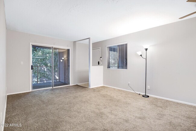 Foto del edificio - 16602 N 25th St