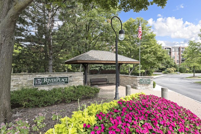 Building Photo - 511 Aurora Ave