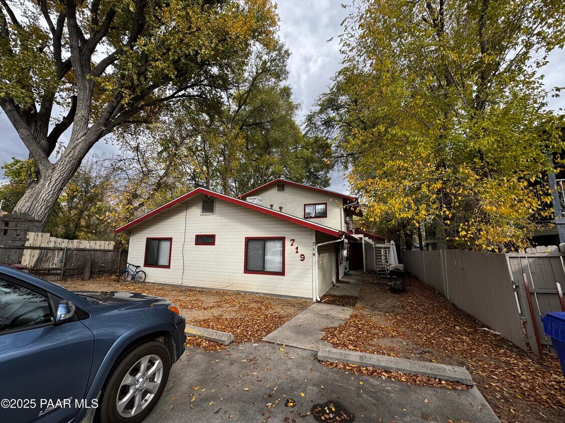 Foto principal - 719 Bird St