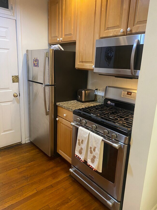 Building Photo - 675 W Wrightwood