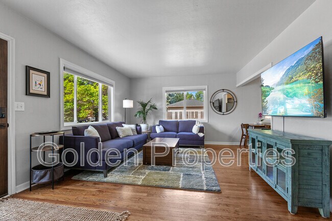 Foto del edificio - 1717 E Lakeside Ave