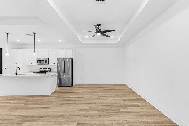 Foto del edificio - Stunning Brand New Construction Duplex wit...