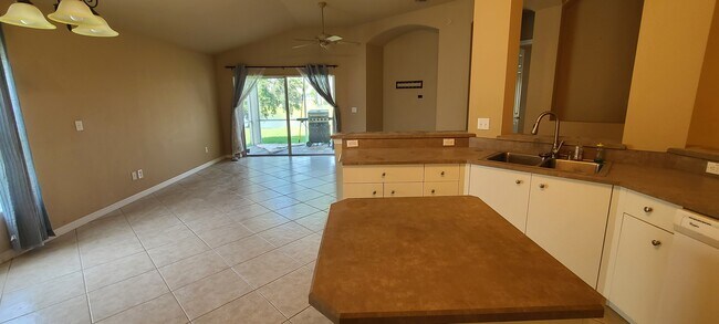 Building Photo - 6781 Calistoga Cir
