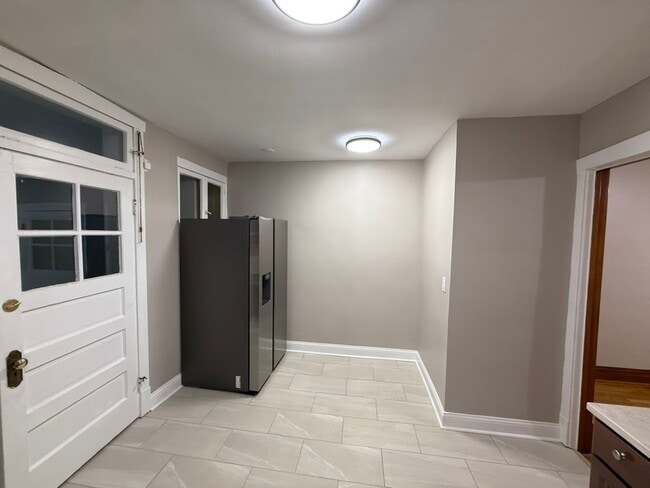 Building Photo - 5545 N Luna Ave