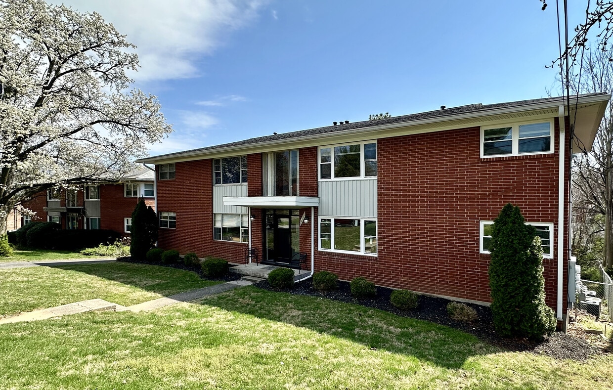 Building Photo - 2722 Riedling Dr