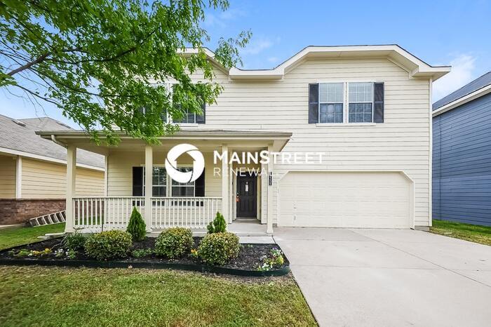 Foto principal - 4 Bedroom Pet-Friendly Home in Burleson, T...