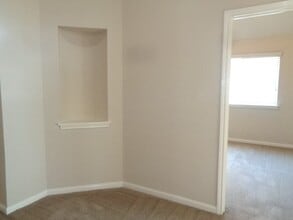 Building Photo - 446 N Compass Rose Cir