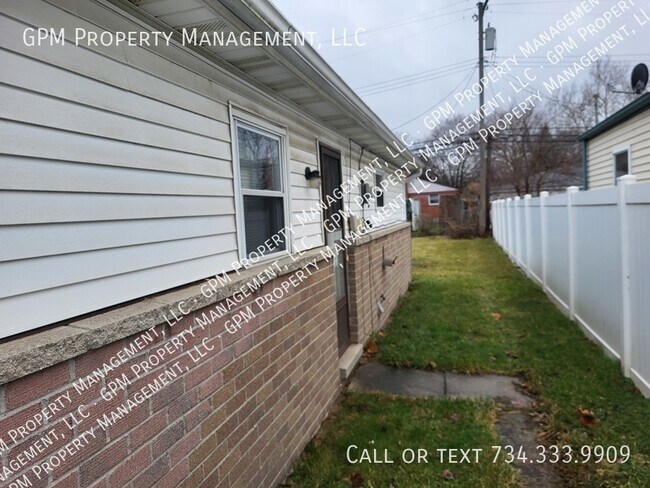 Building Photo - Brick Ranch in Taylor