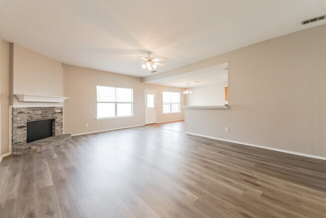 Building Photo - 302 S Chestnut St