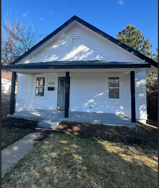 Building Photo - 2221 Columbine Ave